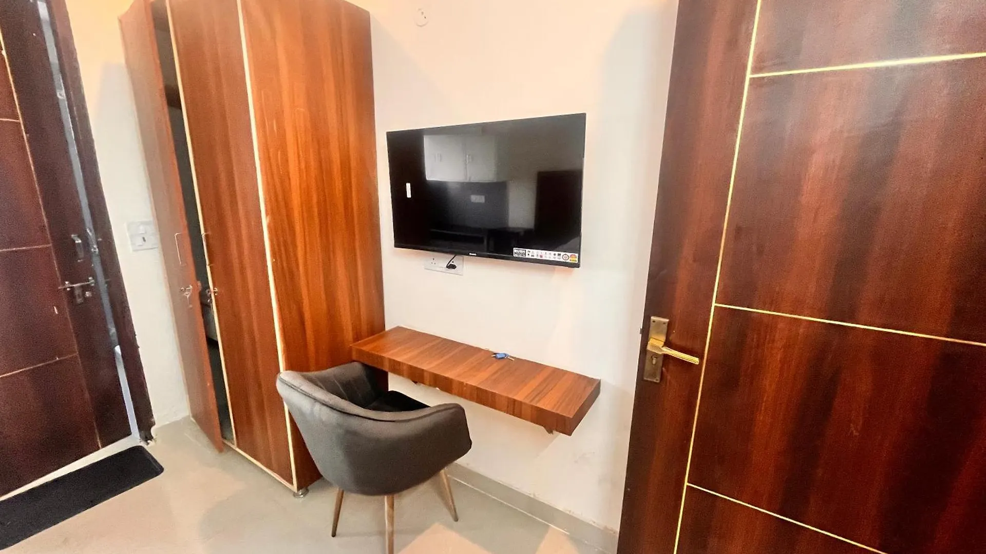 Apna Homes Stay & Hotel I Gurugram I Sector-71 古尔冈