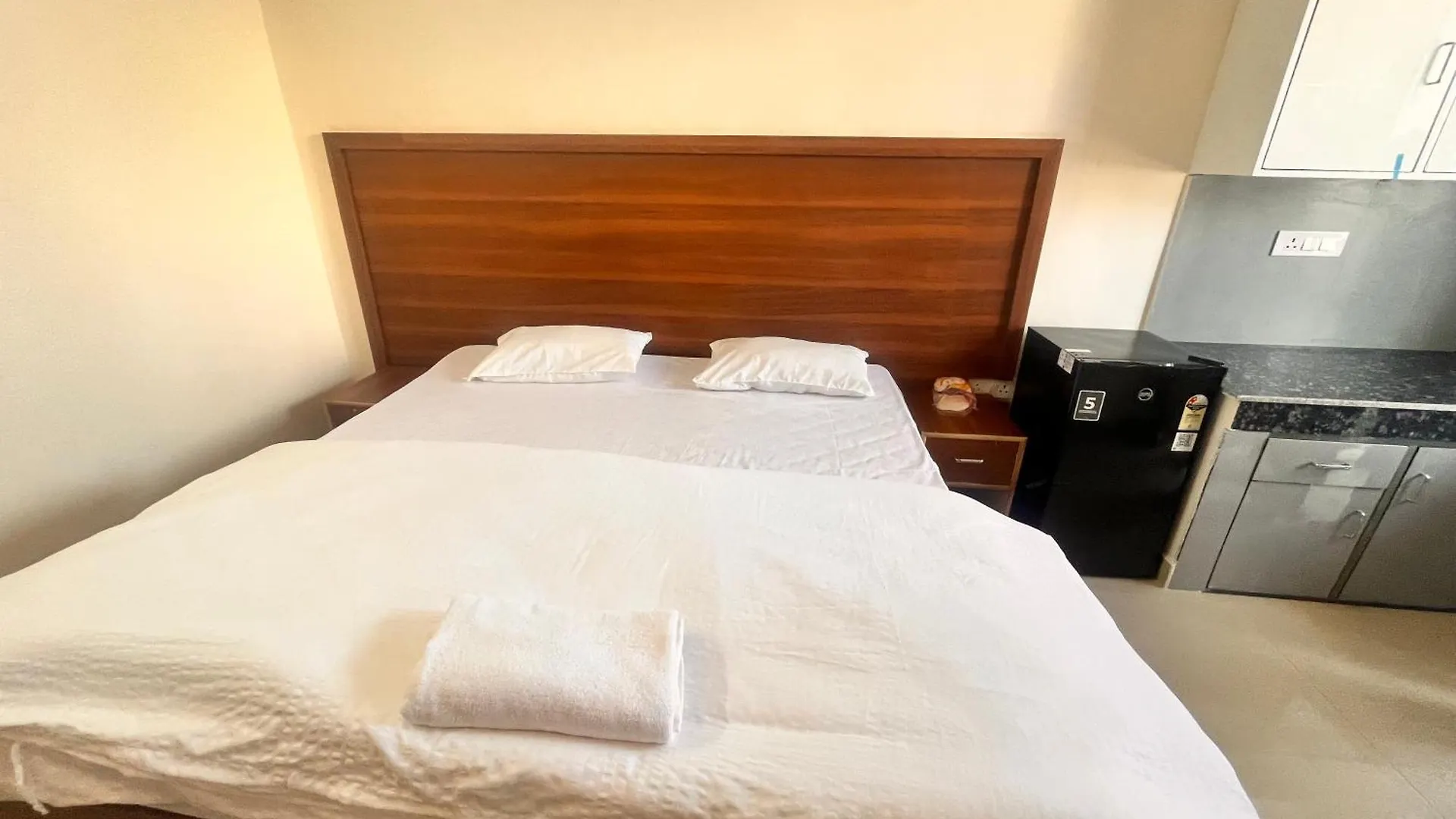 Apna Homes Stay & Hotel I Gurugram I Sector-71 古尔冈